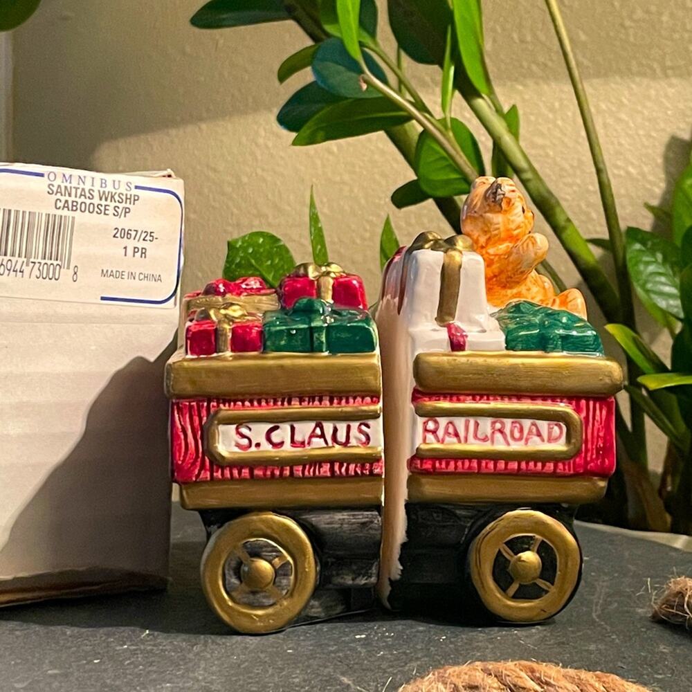 NOS Fitz and Floyd Santa’s Workshop Caboose Salt & Pepper Shaker Set w/ Box - Picture 2 of 10